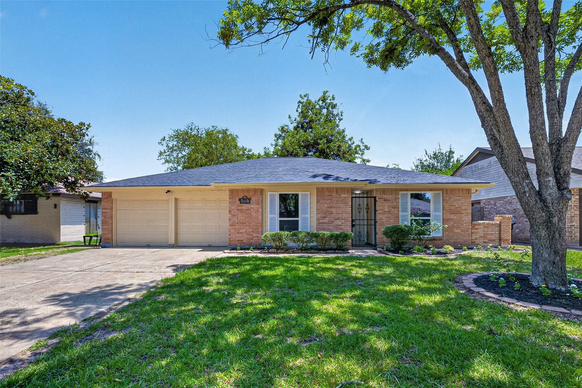 14814 Mcleod Drive, Houston, TX 77060 14814 Mcleod Drive, Houston, TX 77060