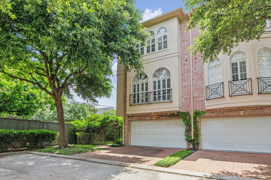 Property photo for 2943 Brompton Square Drive, Houston, TX