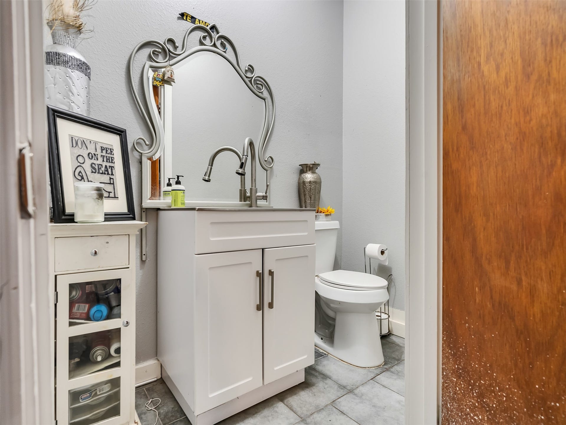 815 Avenue G, South Houston, TX 77587 This charming bathroom combines everyday functionality with a touch of personality.