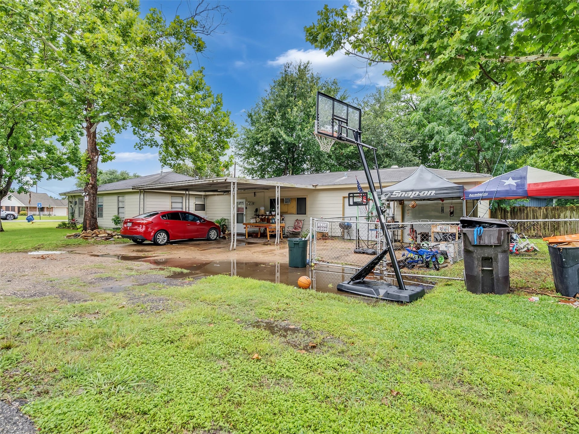 815 Avenue G, South Houston, TX 77587 Whether you need extra parking, space for recreational vehicles, a workshop, or room to create your dream outdoor retreat, this versatile area is ready to fit your lifestyle.