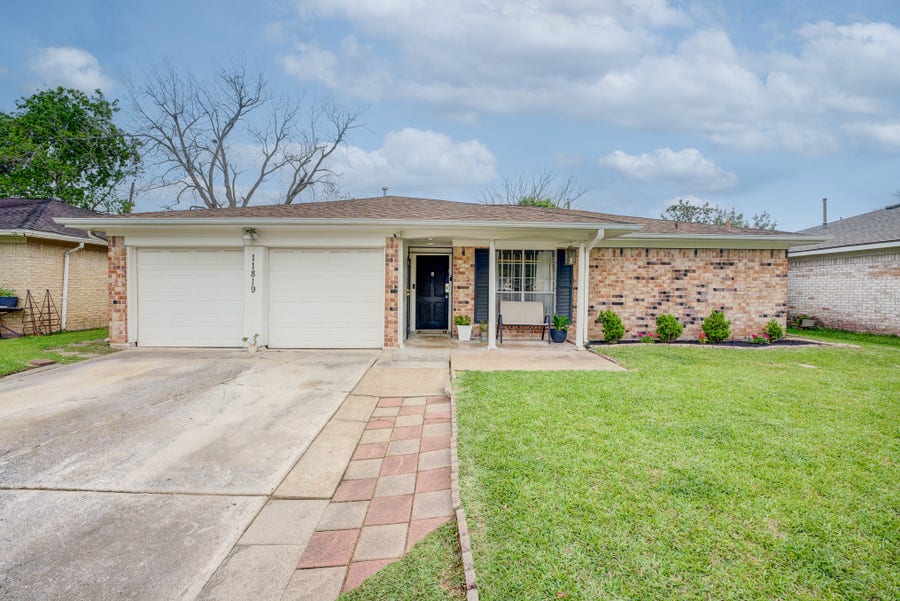 Property photo for 11819 S Nottingham Circle, Houston, TX