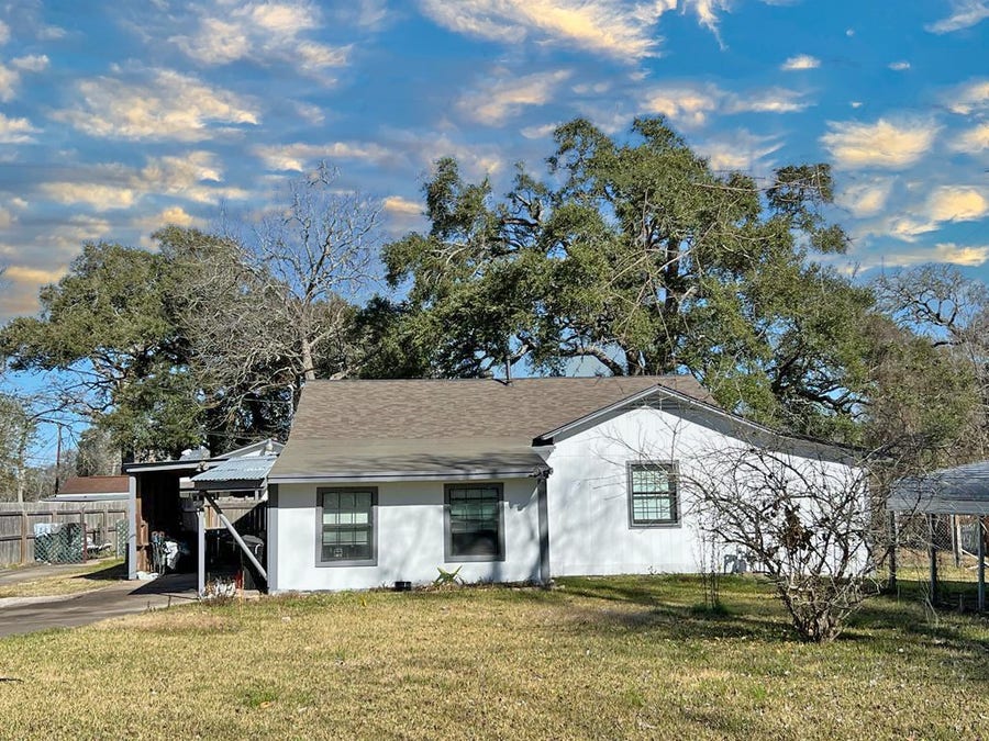 Property photo for 1272 Pecan Street, Clute, TX