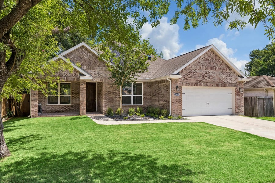 Property photo for 3810 Saratoga Drive, Houston, TX