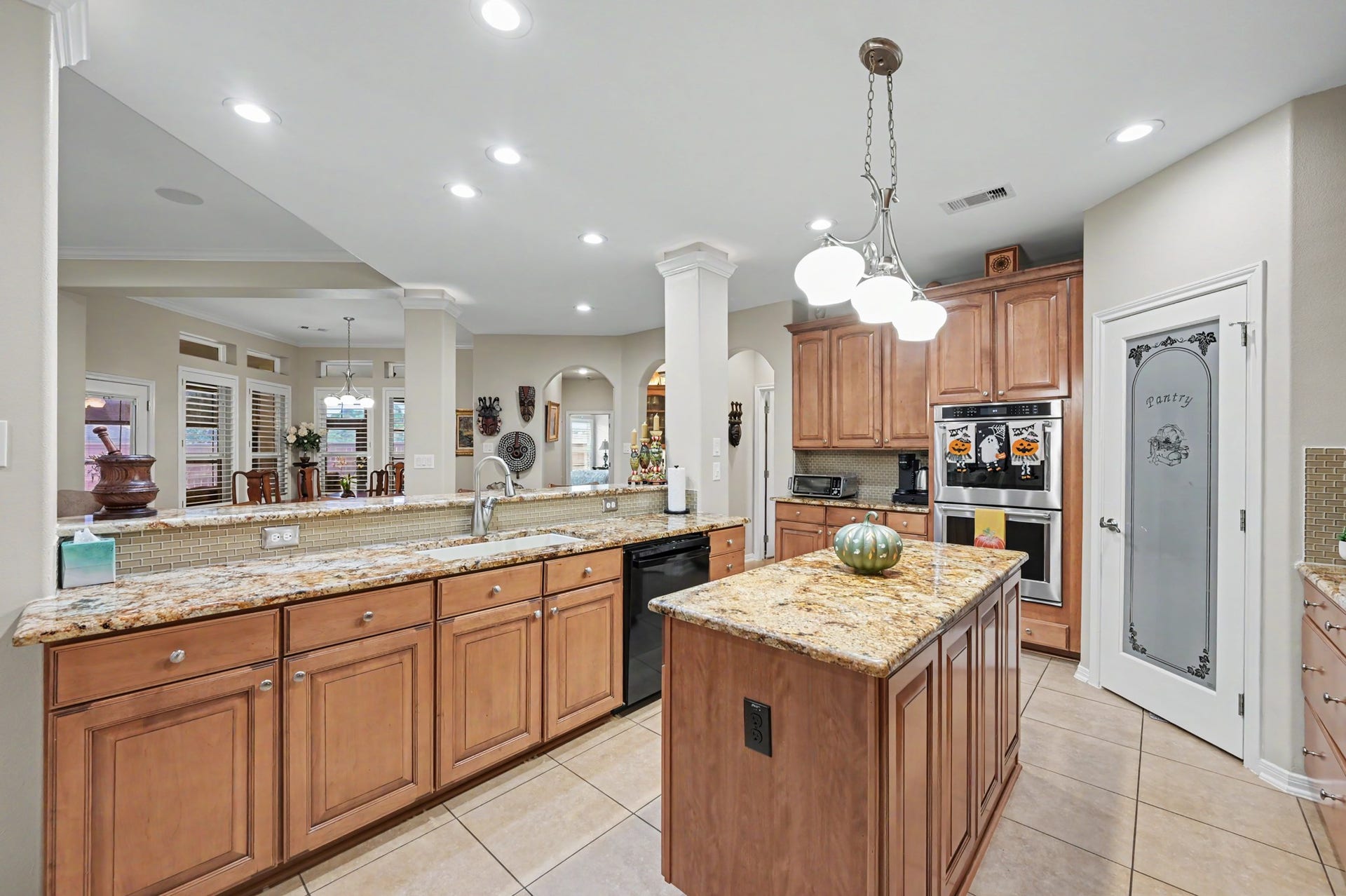 124 Wycliffe Drive, Montgomery, TX 77356 Spacious chef-inspired kitchen with oversized breakfast bar and convenient center island.