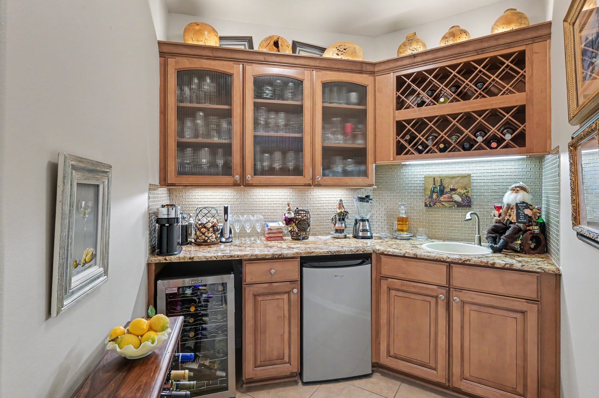 124 Wycliffe Drive, Montgomery, TX 77356 Fantastic beverage bar with wine storage, sink, and dedicated refrigeration.