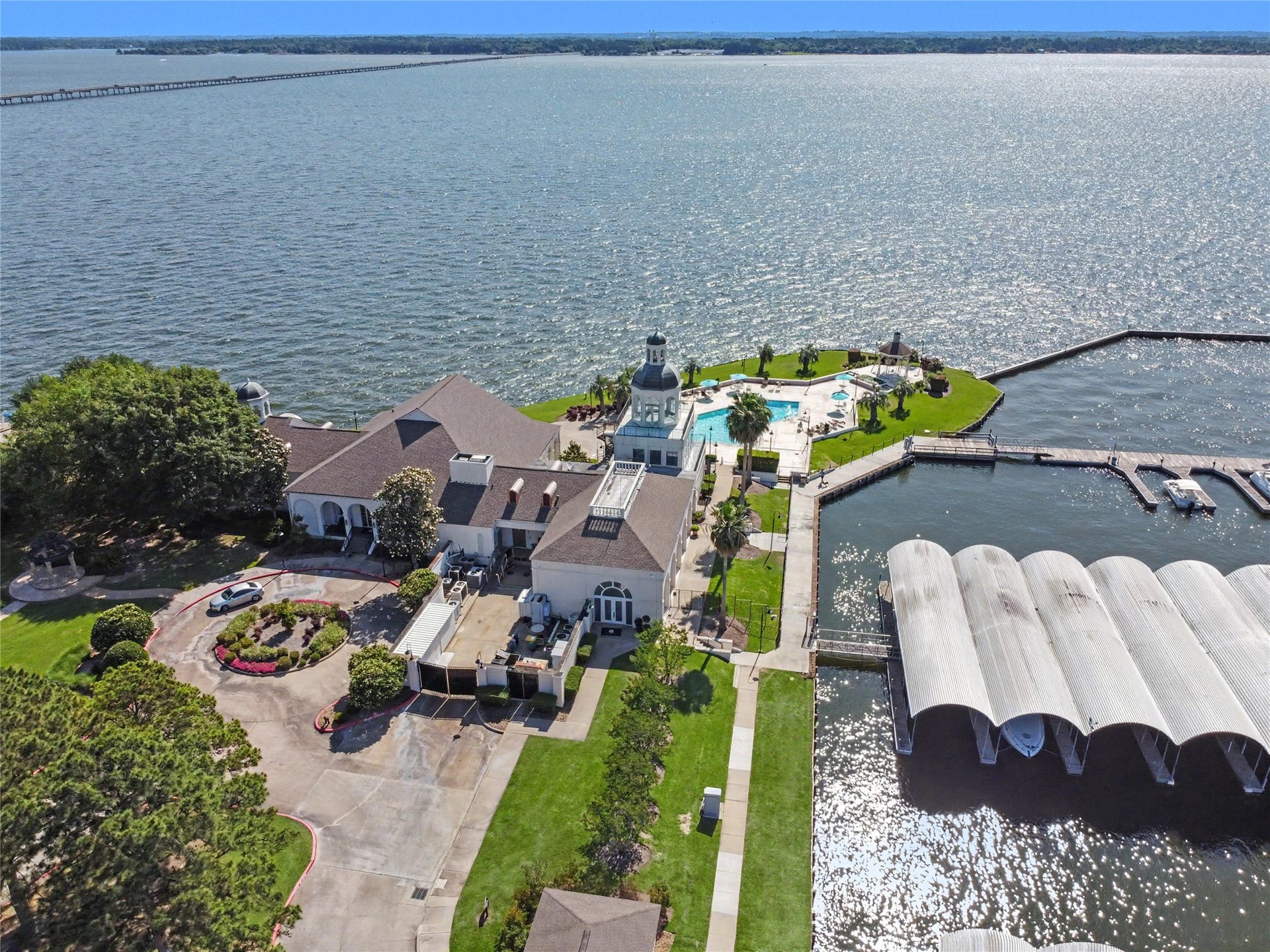 124 Wycliffe Drive, Montgomery, TX 77356 Picturesque marina with convenient access to the sparkling waters of Lake Conroe.