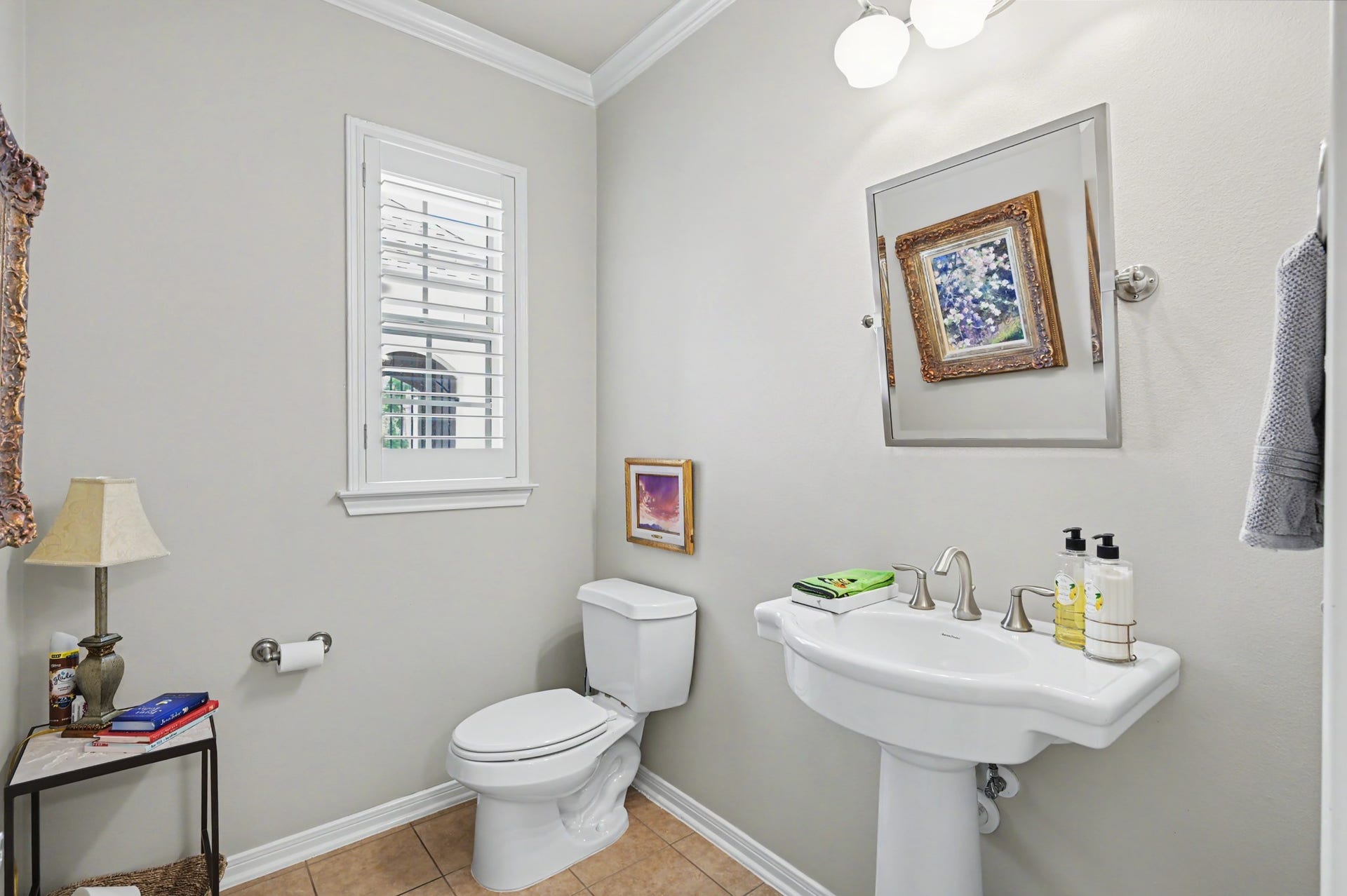 124 Wycliffe Drive, Montgomery, TX 77356 Convenient powder bath featuring a pedestal sink and plantation shutters.