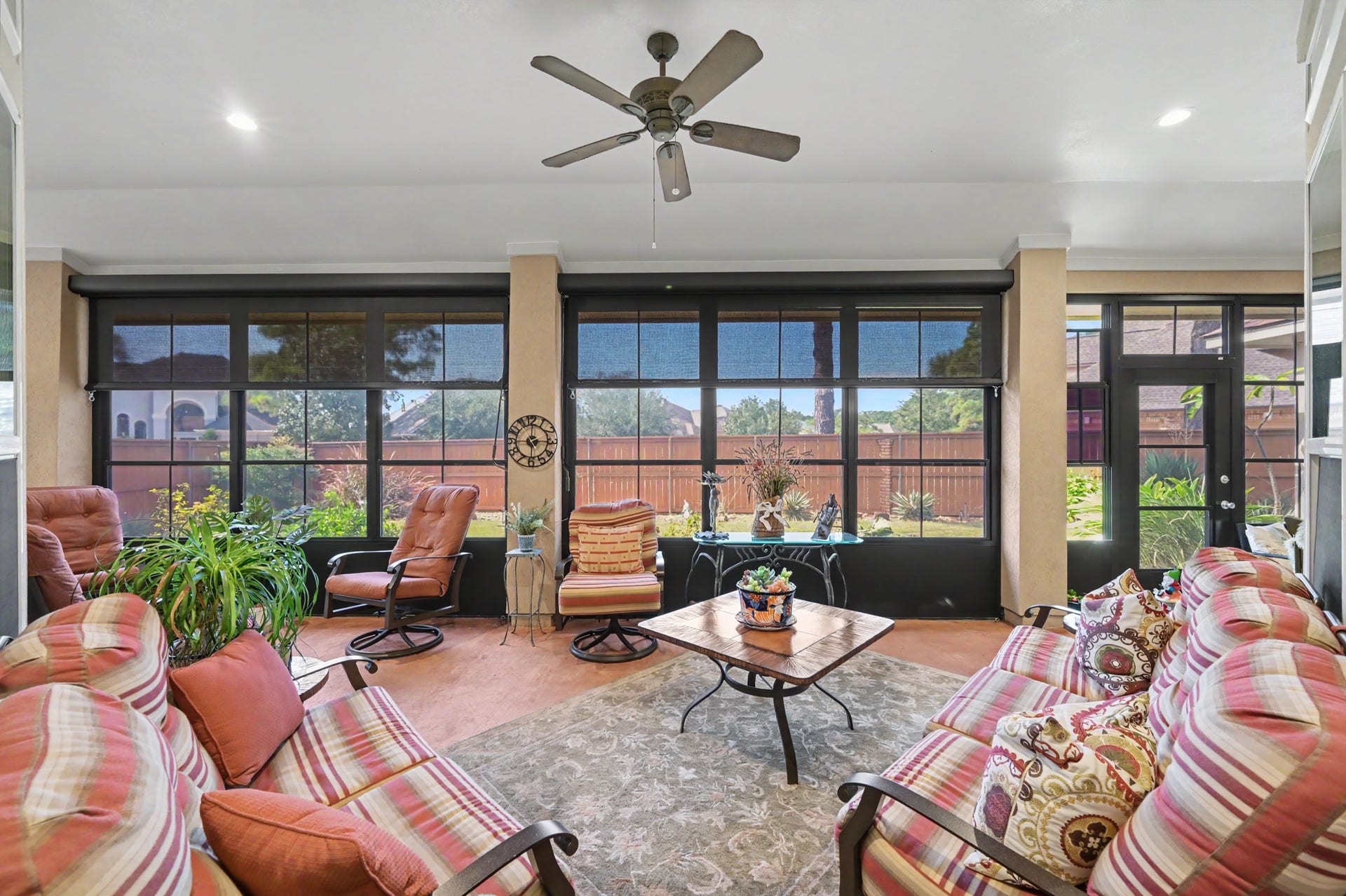 124 Wycliffe Drive, Montgomery, TX 77356 Fabulous screened-in porch offering a relaxing retreat with picturesque backyard views.