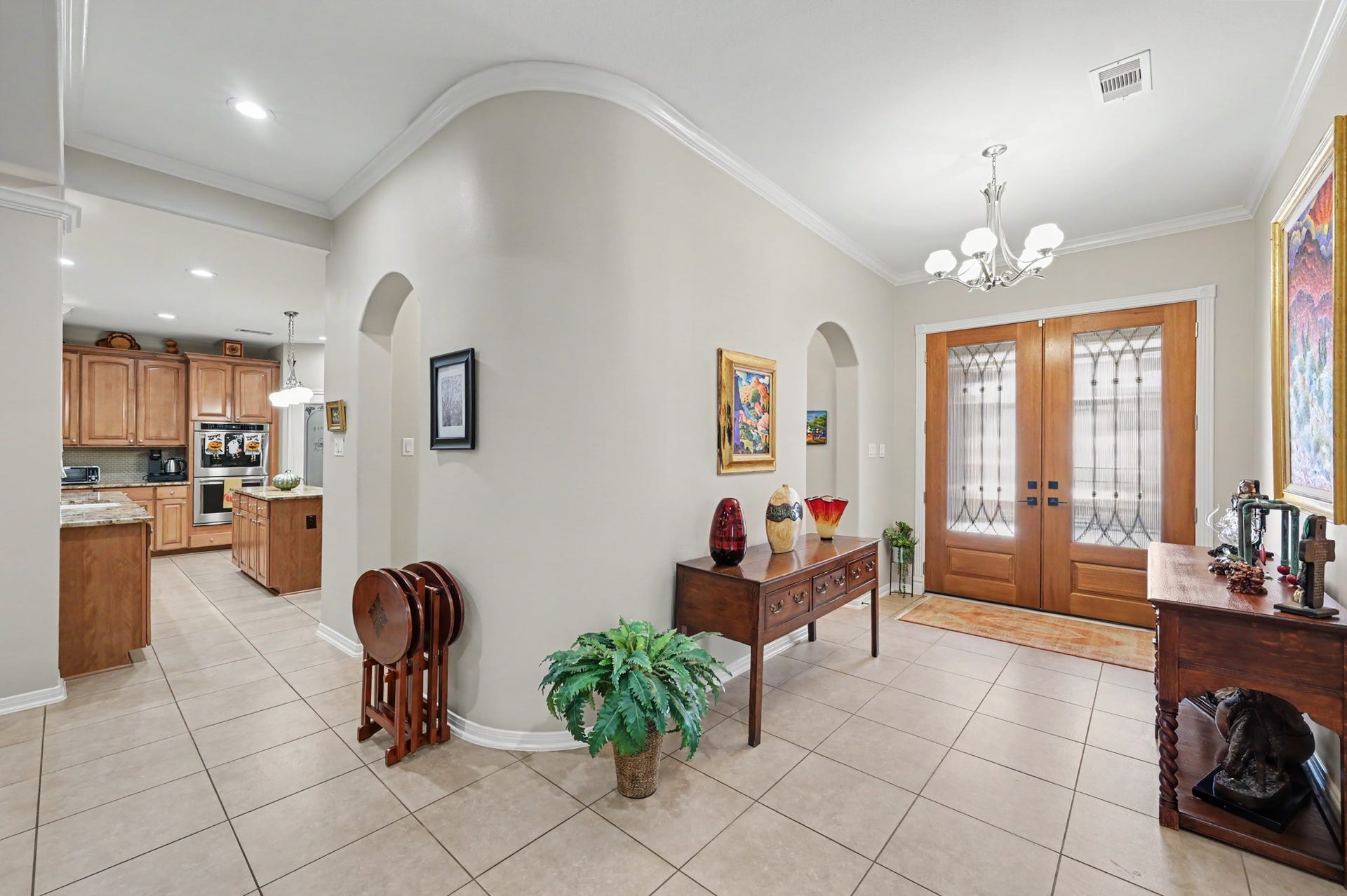 124 Wycliffe Drive, Montgomery, TX 77356 Spacious foyer with graceful architectural details and access to the kitchen and dining areas.