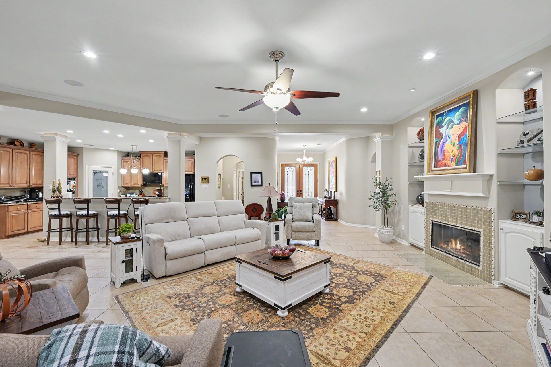 124 Wycliffe Drive, Montgomery, TX 77356 Warm and welcoming living area seamlessly connected to the spacious kitchen.
