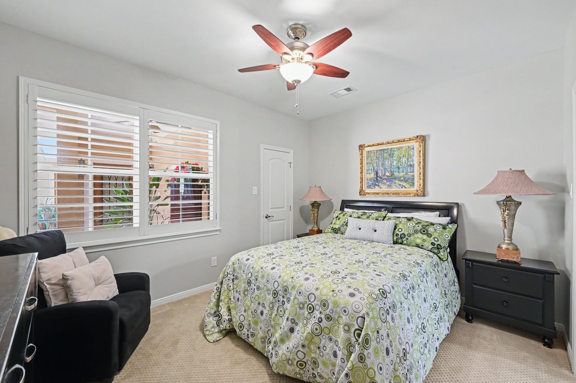124 Wycliffe Drive, Montgomery, TX 77356 Bright, comfortable secondary bedroom with plantation shutters.