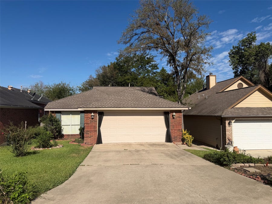 Property photo for 102 Harbour Town Circle, Conroe, TX