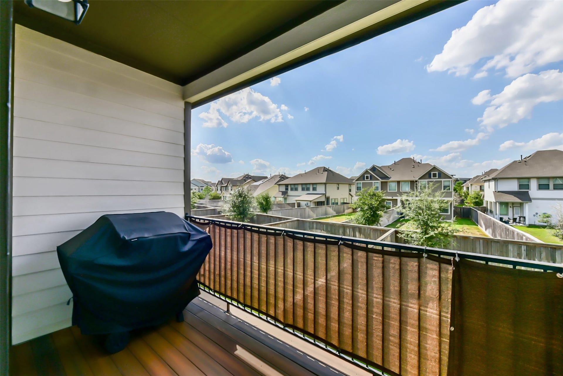 Upstairs balcony overlooking the backyard.