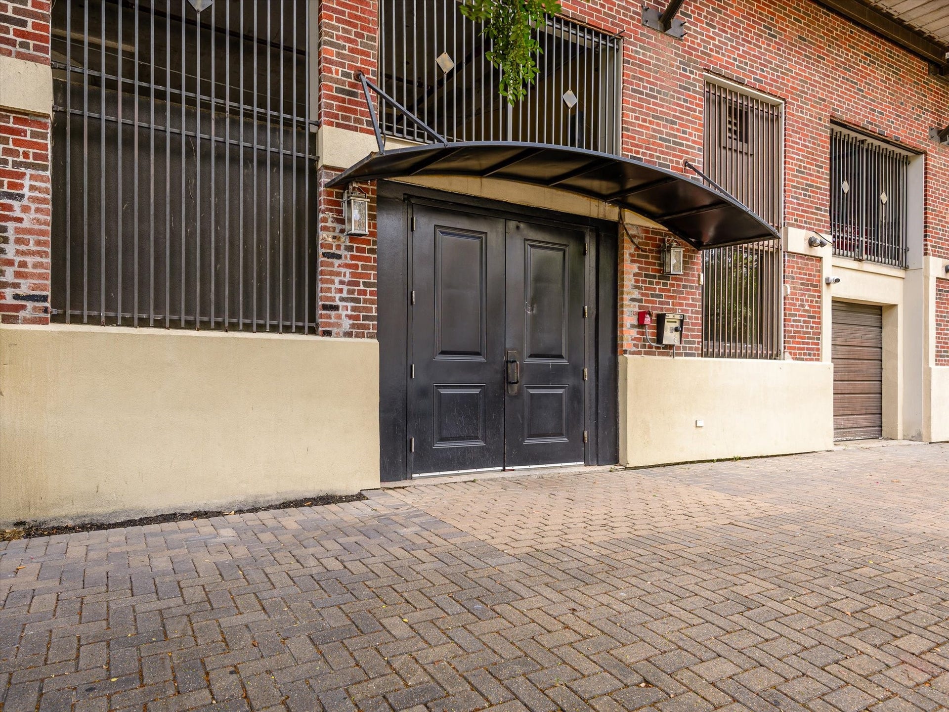 2205 Mckinney Street, #309, Houston, TX 77003 The cobblestone sidewalk surrounding the building add to the charm.