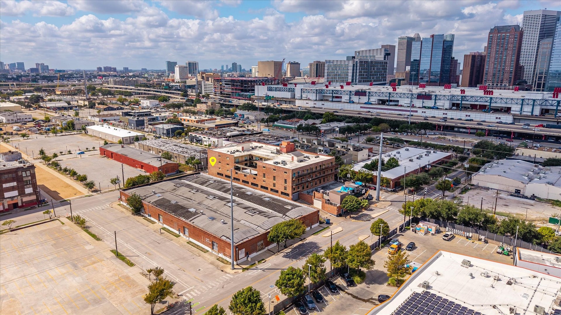2205 Mckinney Street, #309, Houston, TX 77003 Minutes from George R. Brown and Discovery green.