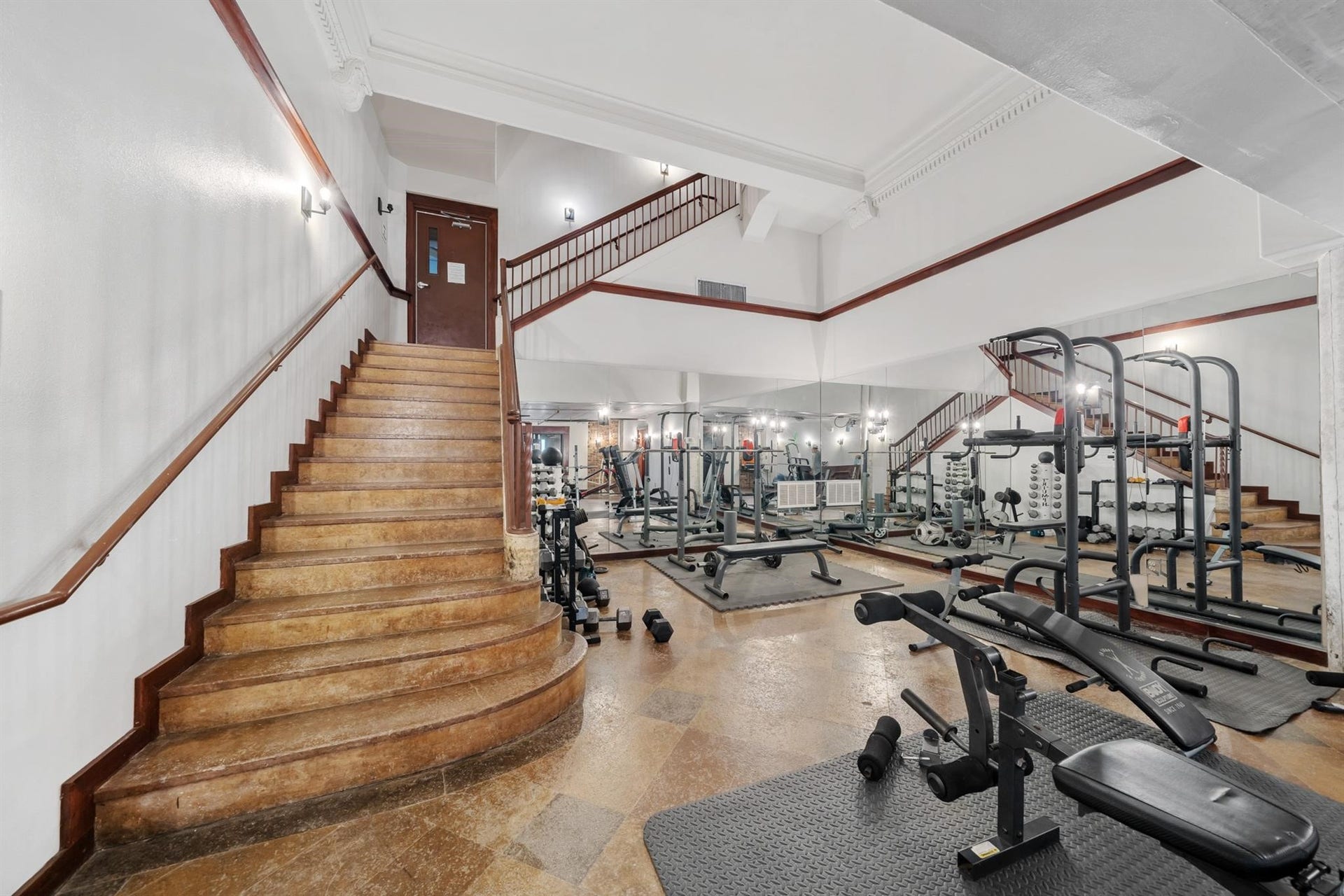 2205 Mckinney Street, #309, Houston, TX 77003 Modern fitness center.