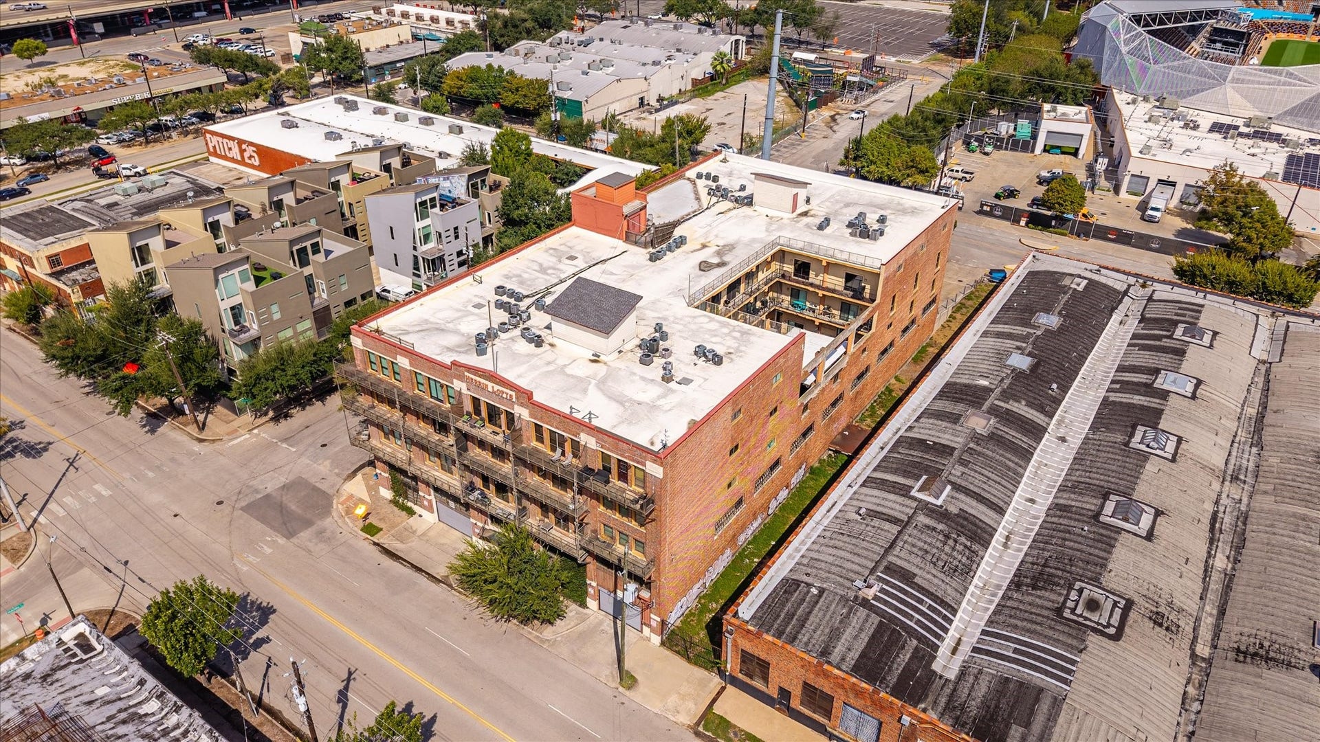 2205 Mckinney Street, #309, Houston, TX 77003 Easy access to Hwy. 69 with quick entrance to I-10.