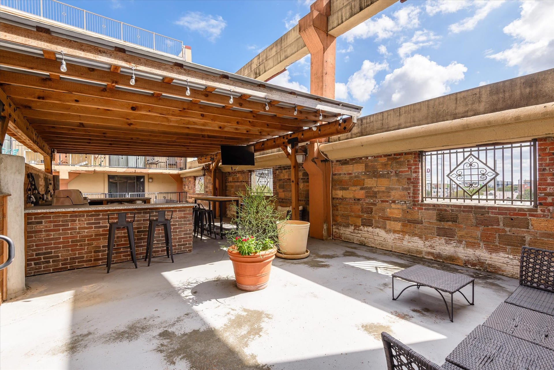 2205 Mckinney Street, #309, Houston, TX 77003 Outdoor kitchen and views from this outdoor terrace space.