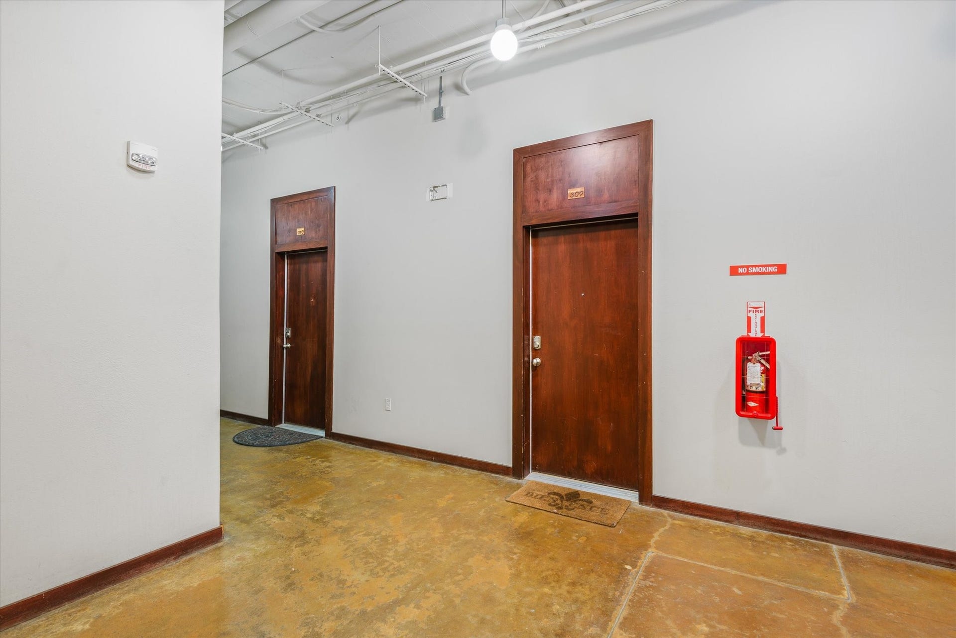 2205 Mckinney Street, #309, Houston, TX 77003 Welcome home to Unit 309, the third level of these four stories residence.