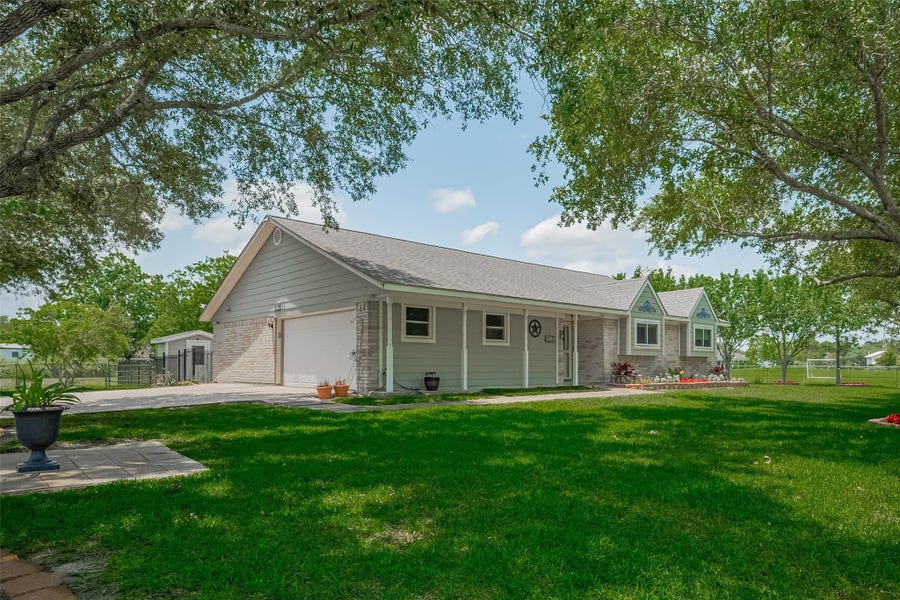 Property photo for 9526 Sandy Lane, Manvel, TX