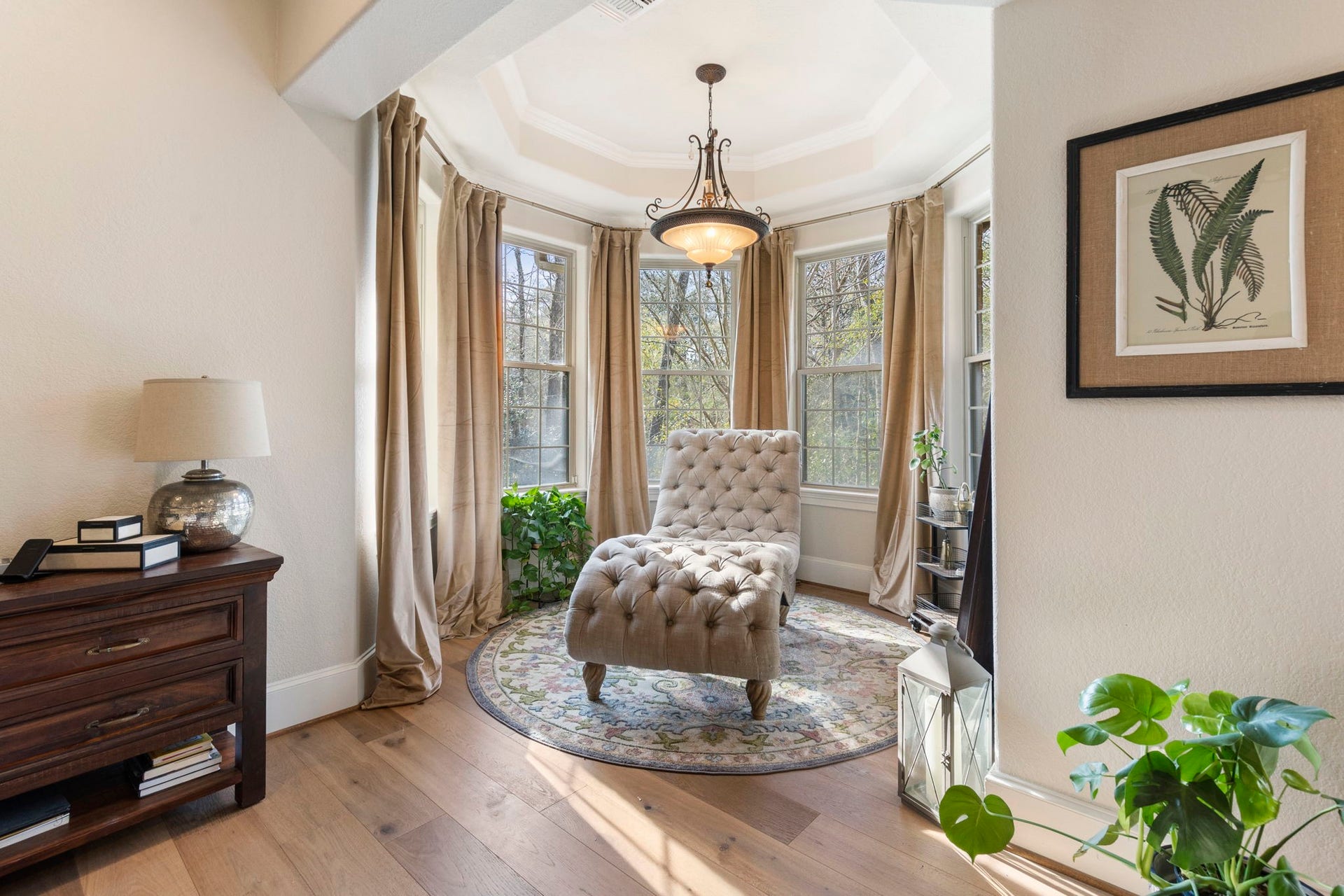 7421 Enchanted Stream Drive, Conroe, TX 77304 Don't miss the bay window sitting area with floor to ceiling windows and unmatched nature views.