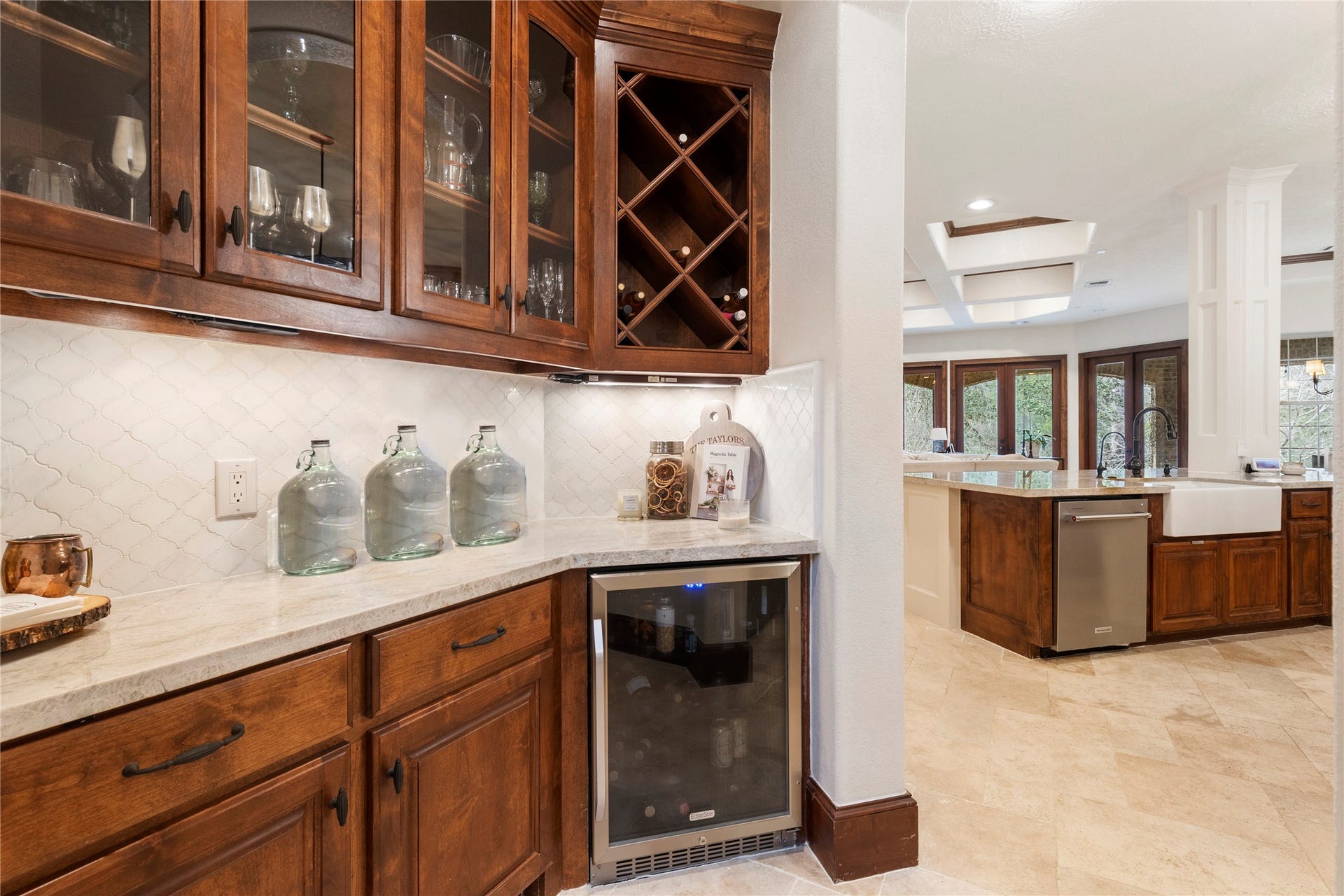 7421 Enchanted Stream Drive, Conroe, TX 77304 The butlers pantry is the perfect pass through from the kitchen to the formal dining room and adds class + storage to the home.
