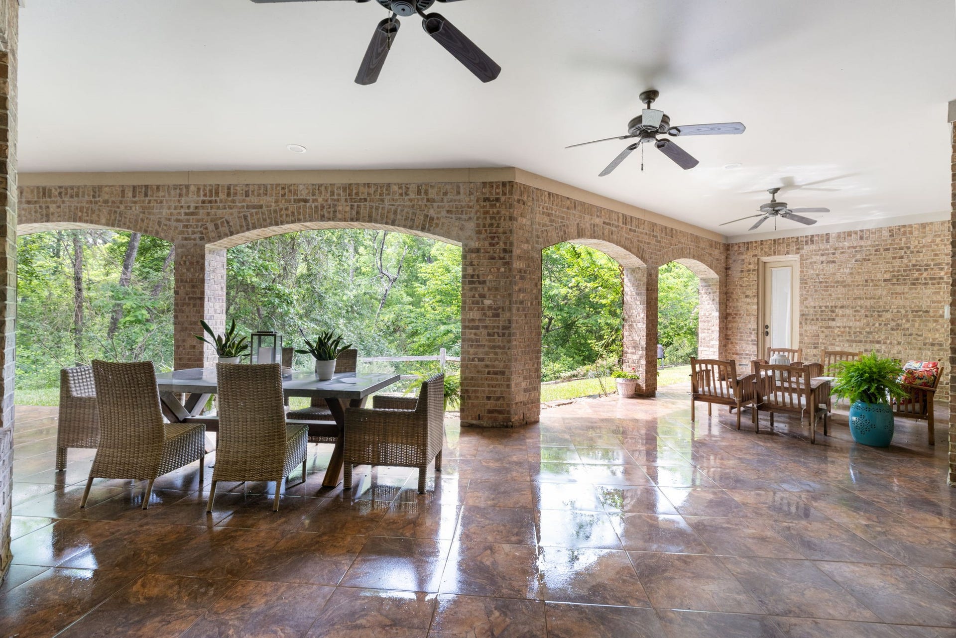 7421 Enchanted Stream Drive, Conroe, TX 77304 The elevated views are unlike any in Greater Houston. Please note the outdoor grill nook complete with built-in hood vent! This outdoor oasis was designed with "entertaining al fresco" in mind!