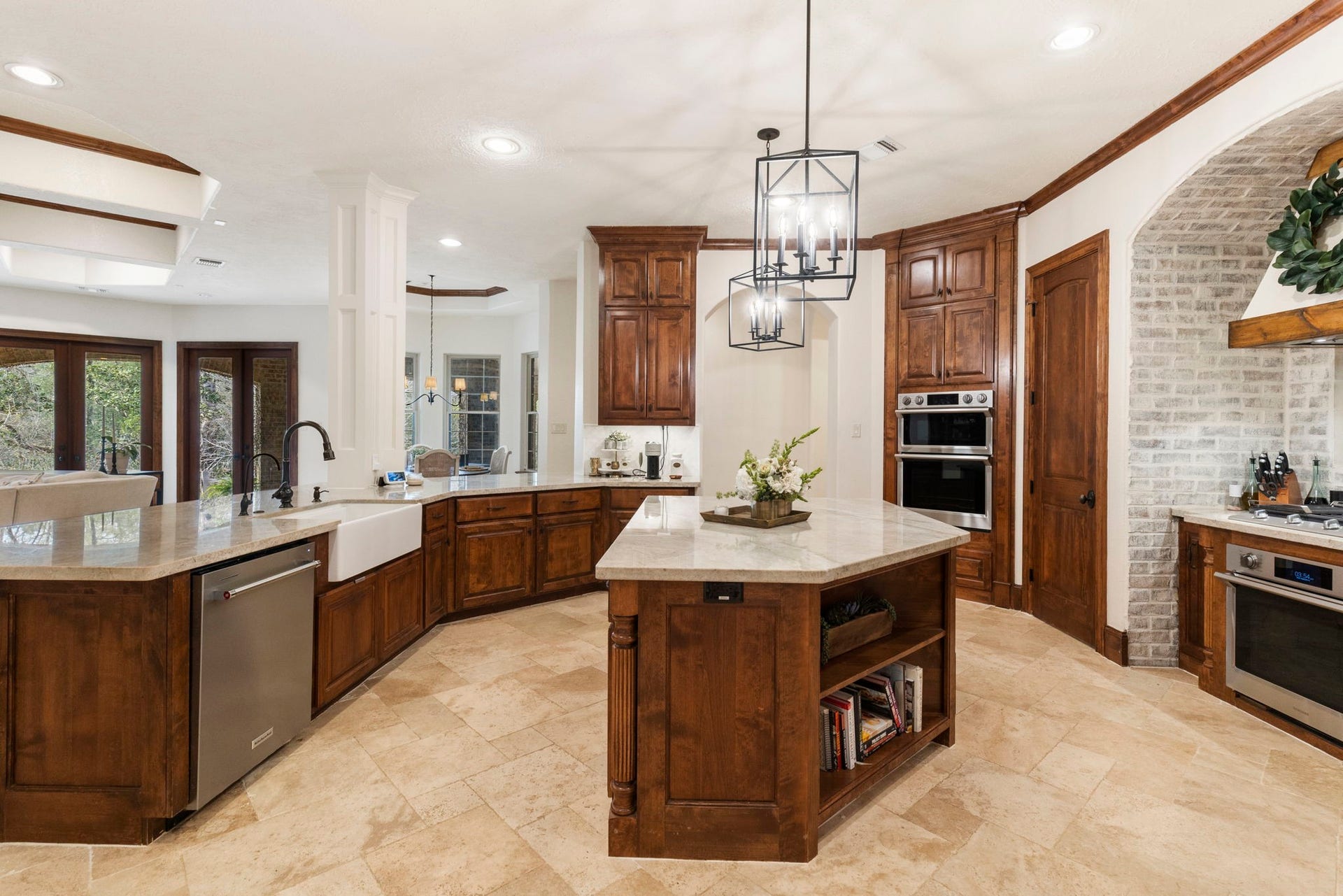 7421 Enchanted Stream Drive, Conroe, TX 77304 This kitchen provides an abundance of counter and cabinet space with storage galore.