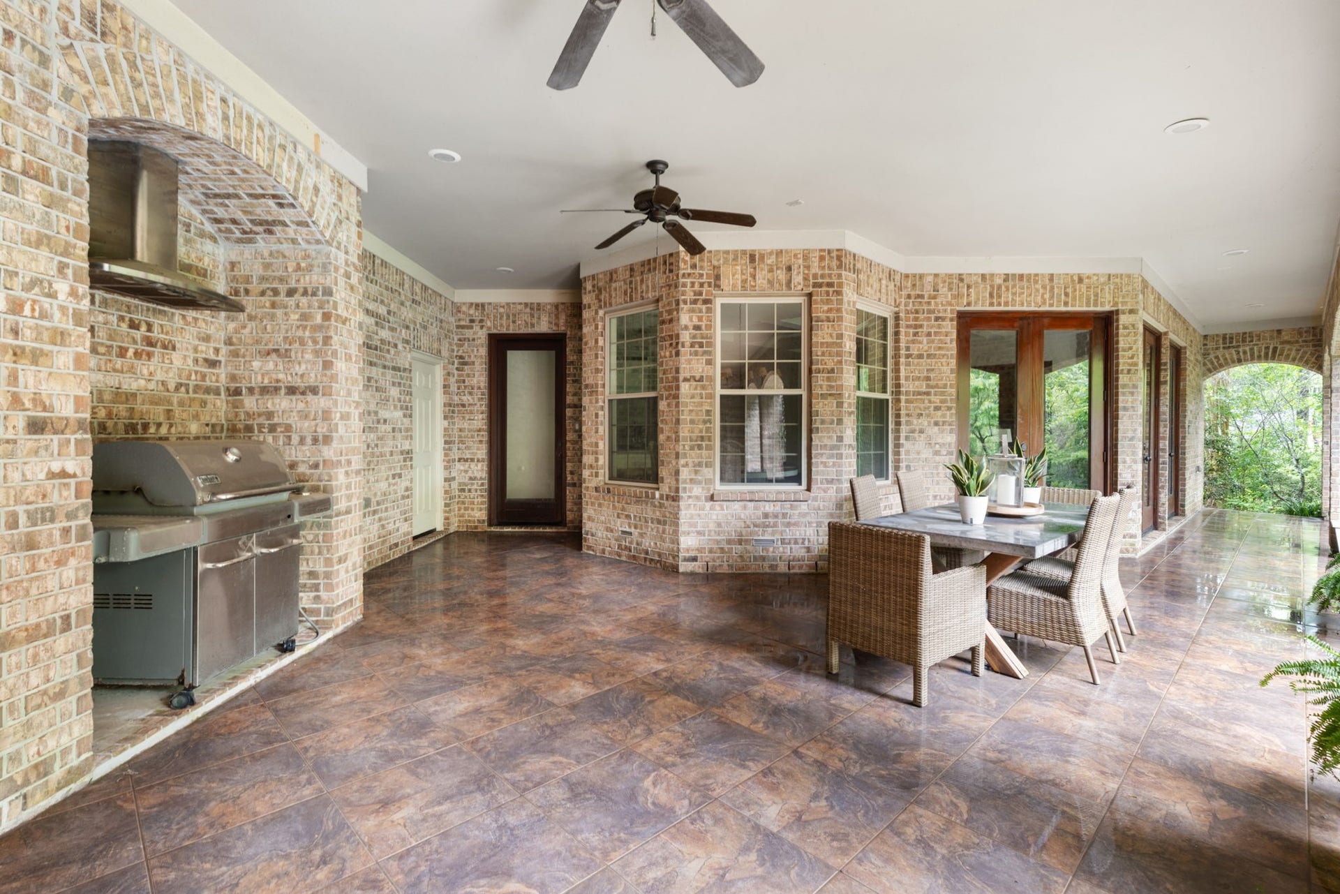 7421 Enchanted Stream Drive, Conroe, TX 77304 Built in nook and exhaust for BBQ all year long.