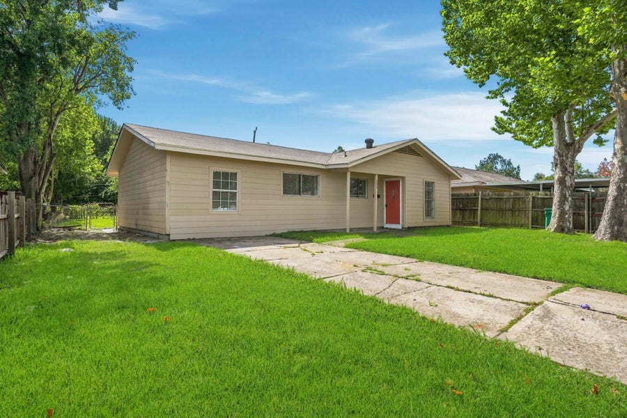Property photo for 303 Brown Drive, Pasadena, TX