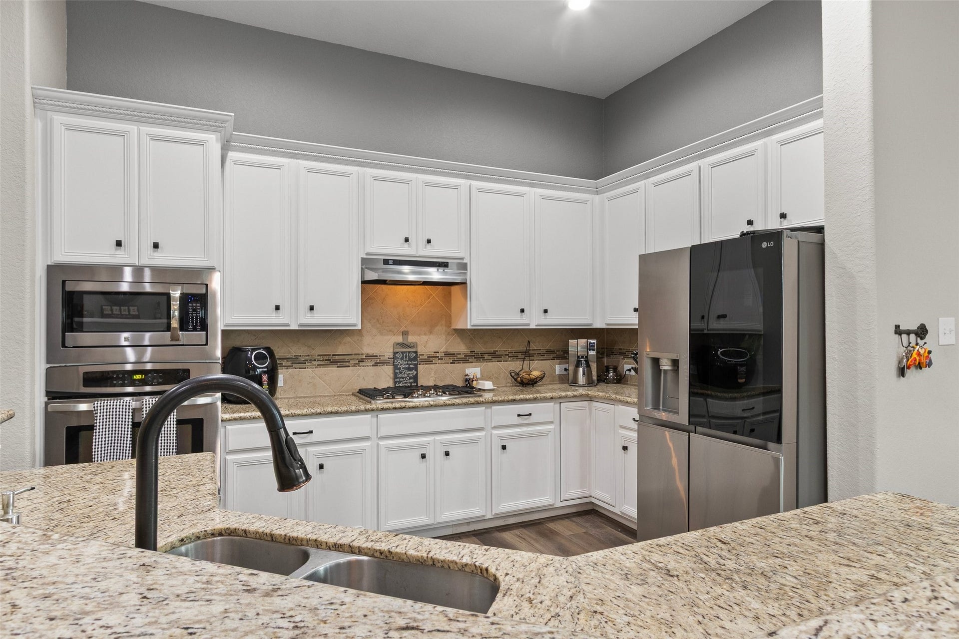 123 Carriage Court, Magnolia, TX 77354 123 Carriage Court, Magnolia, TX 77354