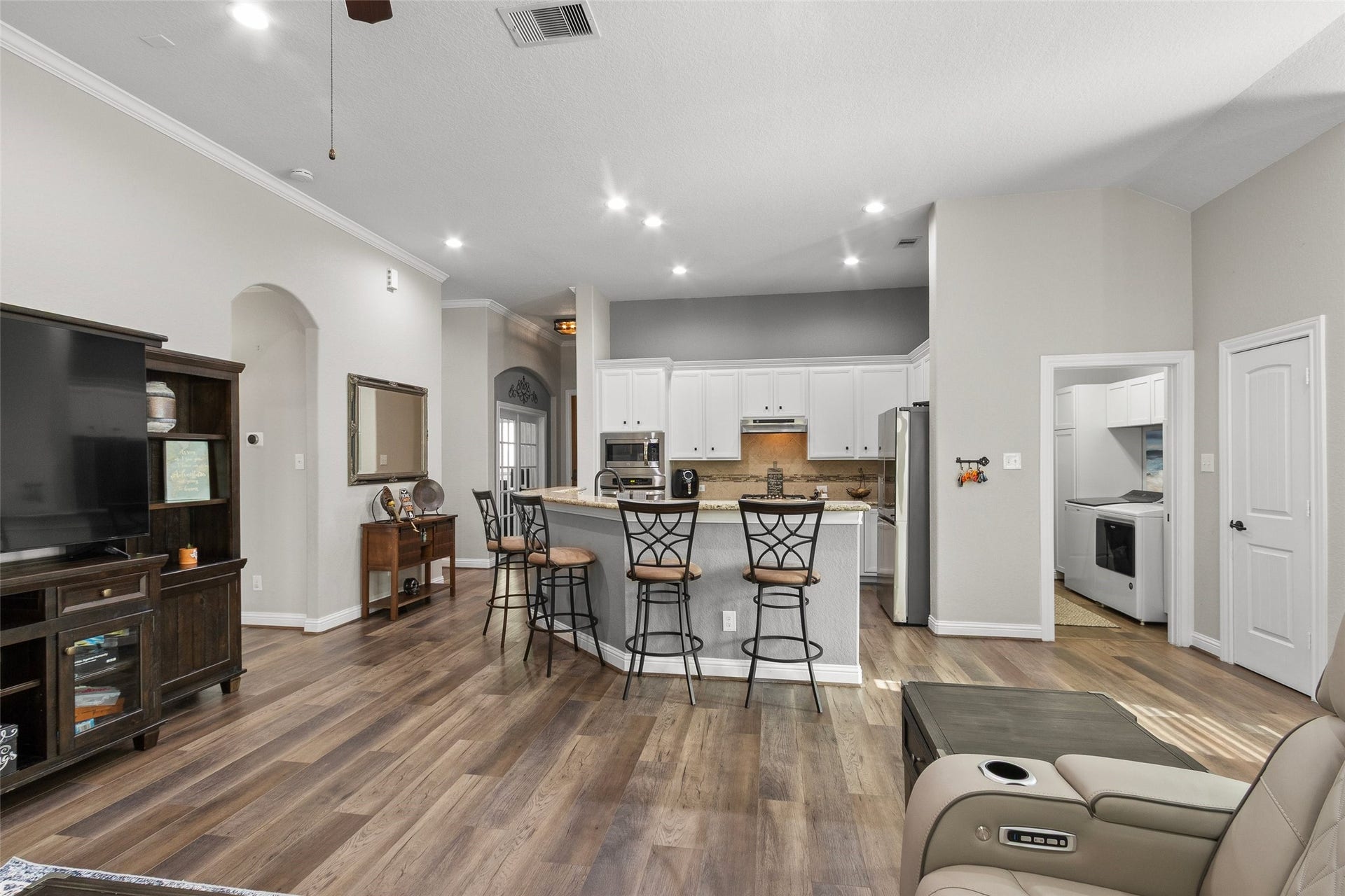 123 Carriage Court, Magnolia, TX 77354 123 Carriage Court, Magnolia, TX 77354