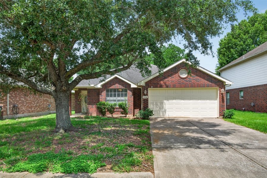 Property photo for 1208 Cambay Drive, Rosenberg, TX