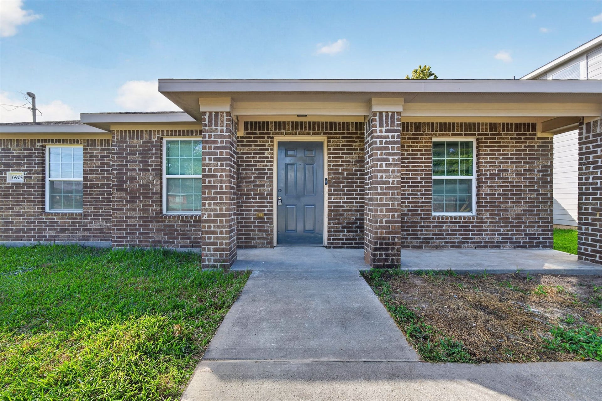 6909 Carver Avenue, Texas City, TX 77591