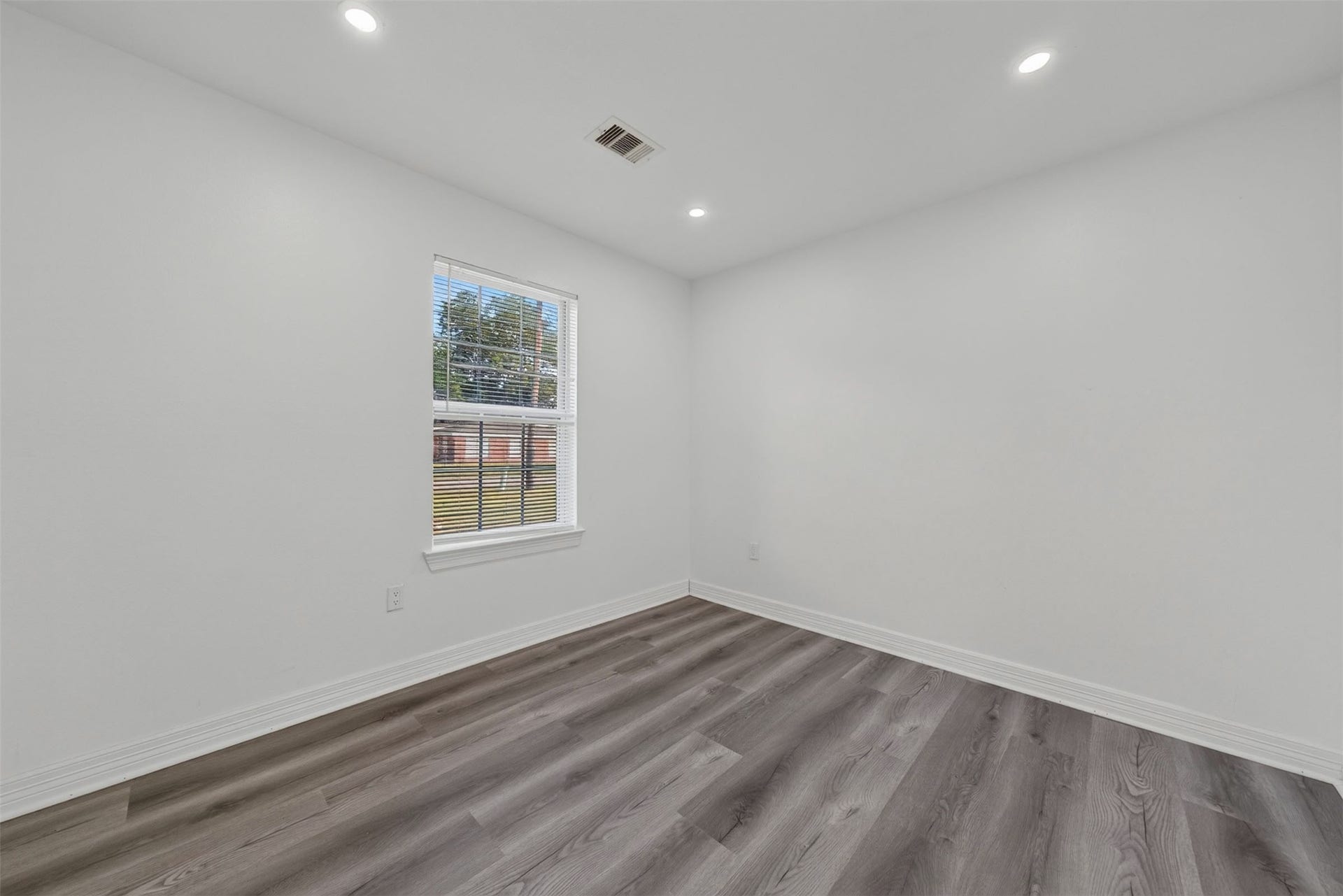 6909 Carver Avenue, Texas City, TX 77591