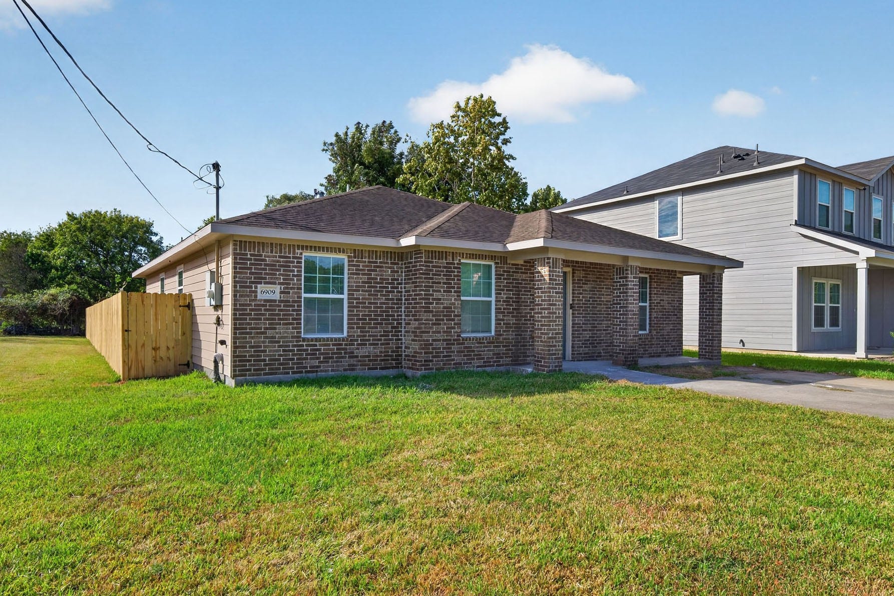 6909 Carver Avenue, Texas City, TX 77591