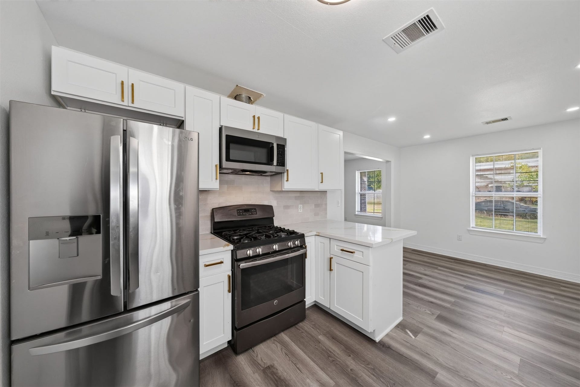 6909 Carver Avenue, Texas City, TX 77591