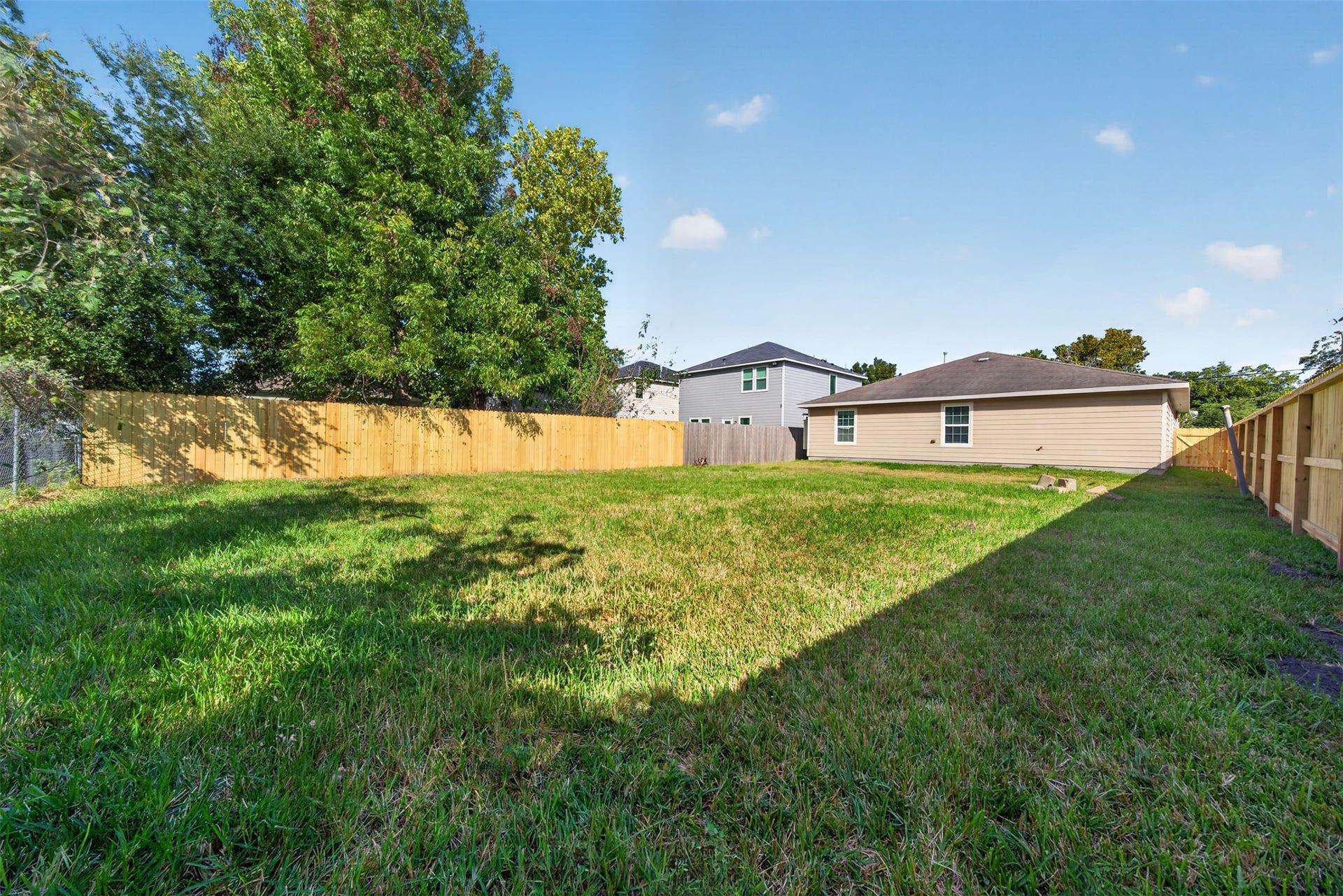 6909 Carver Avenue, Texas City, TX 77591