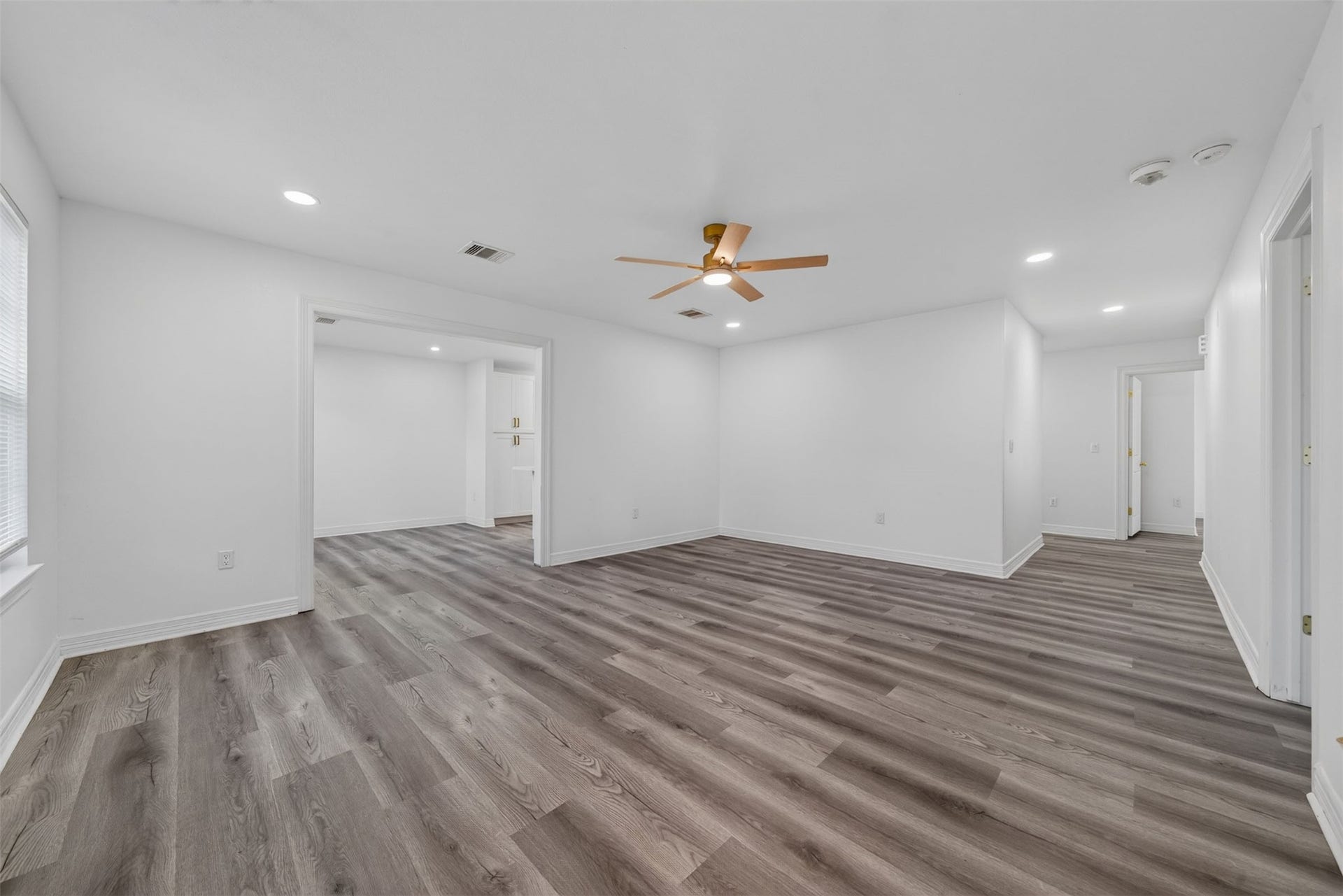 6909 Carver Avenue, Texas City, TX 77591