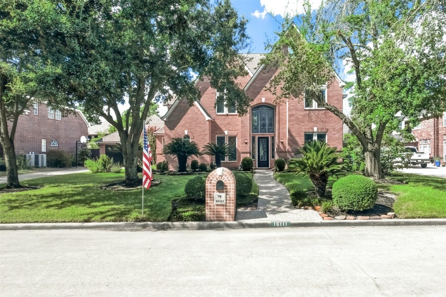 Property photo for 16111 Wimbledon Forest Drive, Spring, TX