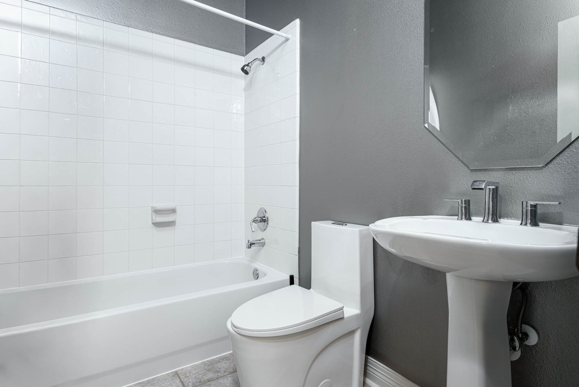 12007 Costa Del Rey Court, Houston, TX 77041 DOWNSTAIRS full bath (2br down including primary)