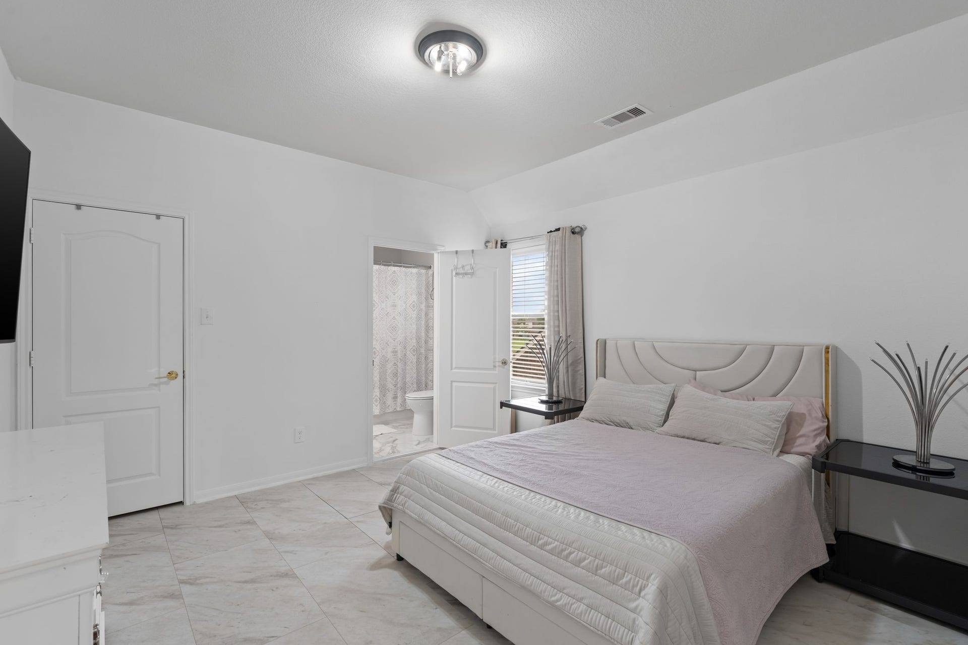 20410 Trumbull Ridge Drive, Cypress, TX 77433 2ndary bedroom w/en suite bath