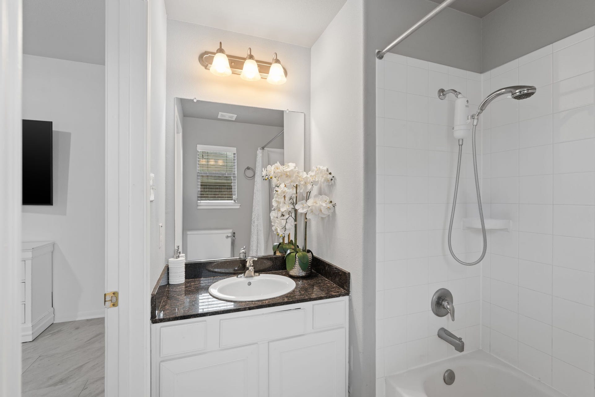 20410 Trumbull Ridge Drive, Cypress, TX 77433 en suite bathroom
