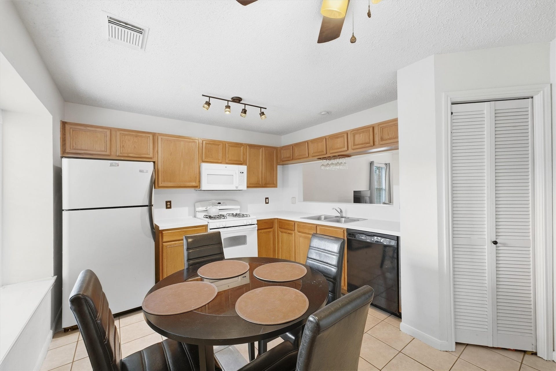 18719 Yaupon Trail, Humble, TX 77346 18719 Yaupon Trail, Humble, TX 77346