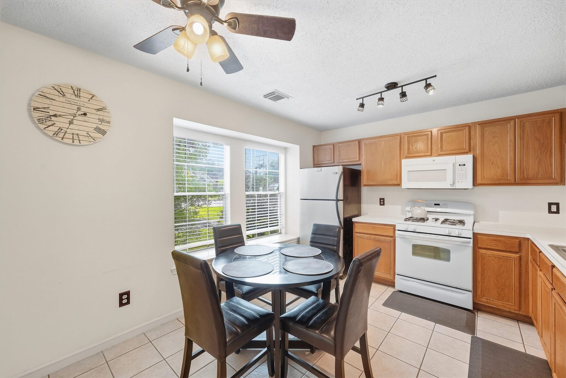 18719 Yaupon Trail, Humble, TX 77346 18719 Yaupon Trail, Humble, TX 77346