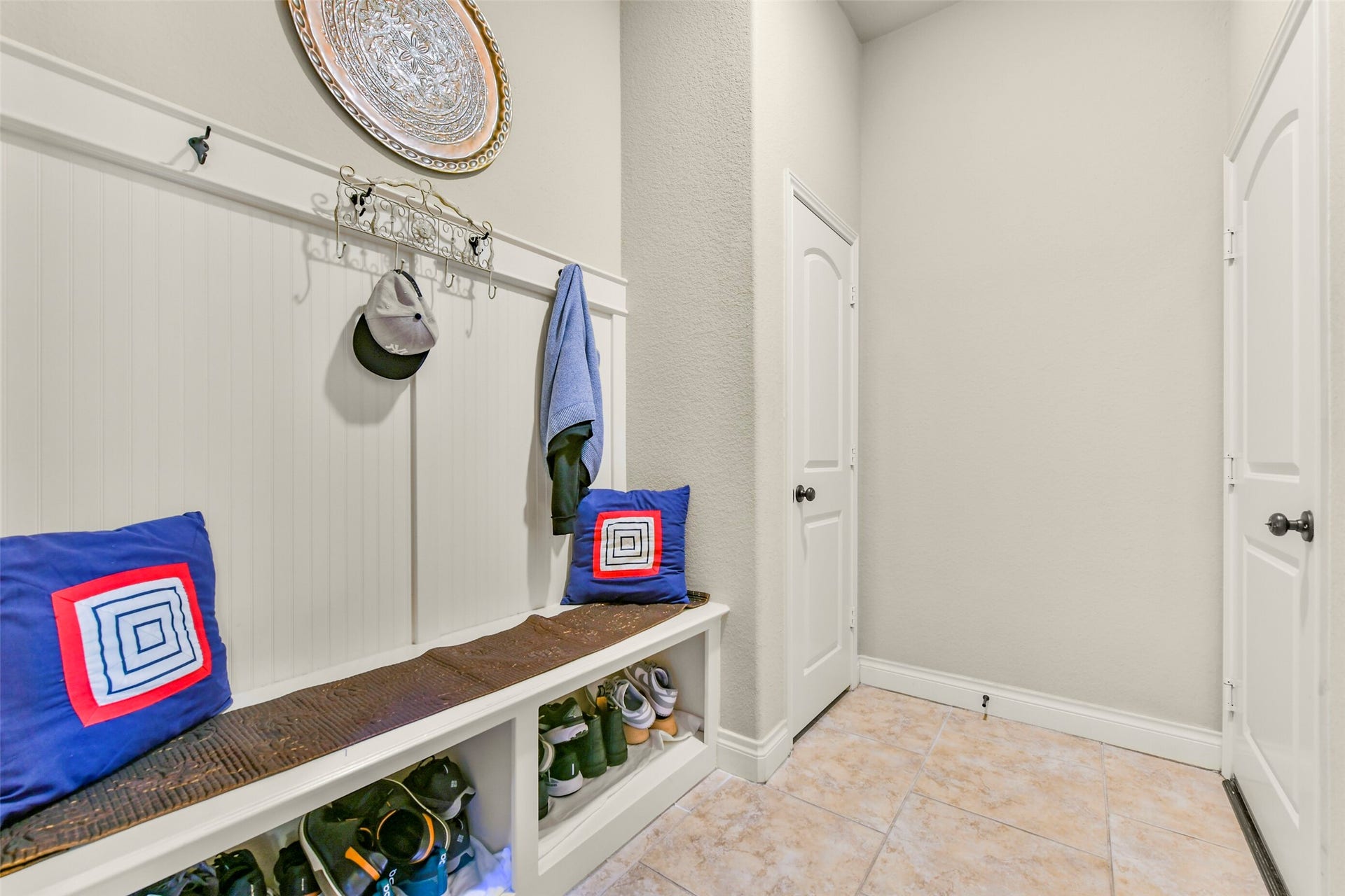3011 Sunrise Run Lane, Pearland, TX 77584 Mud room is right off the garage entrance