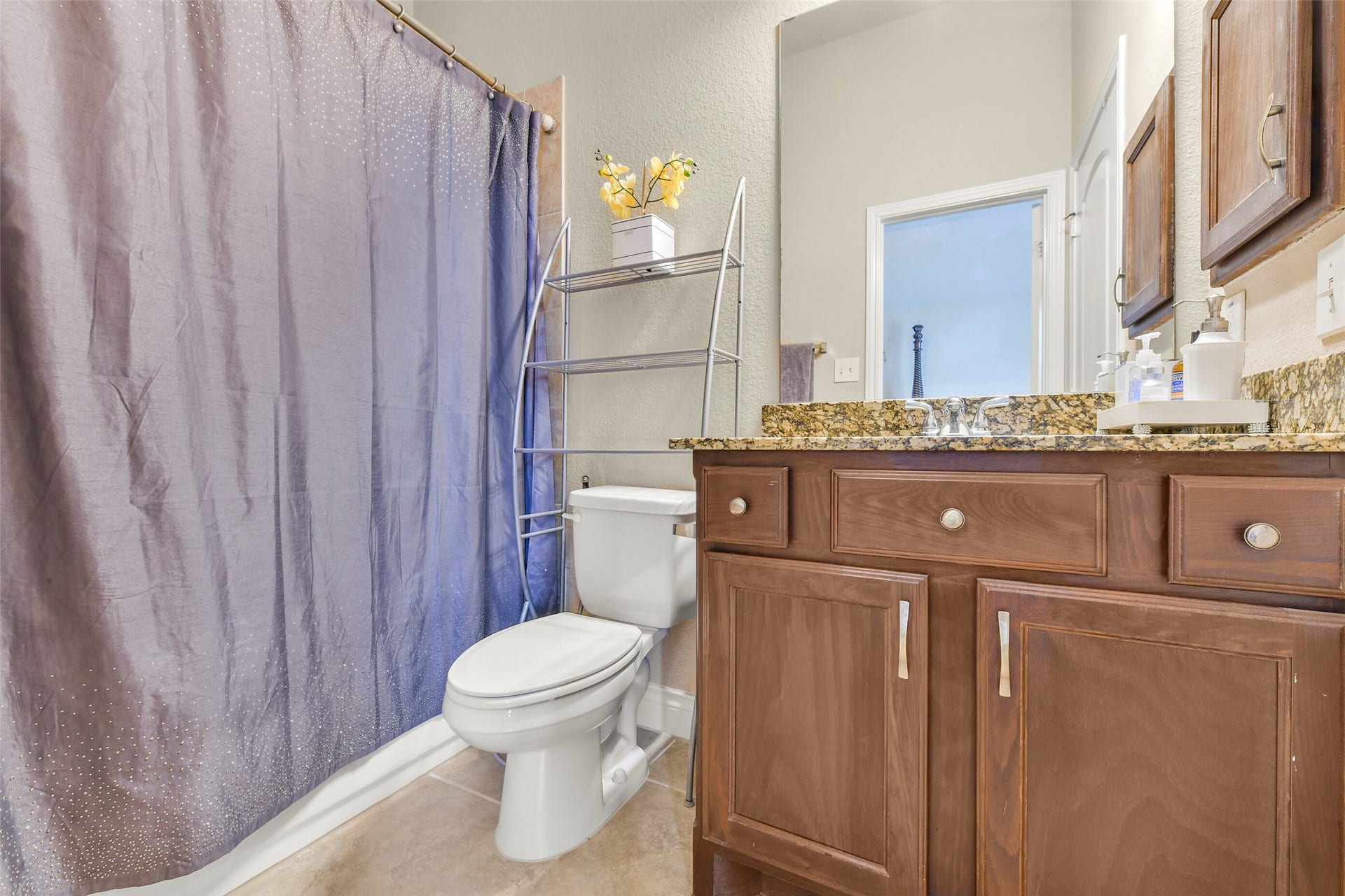 3011 Sunrise Run Lane, Pearland, TX 77584 Secondary bathroom