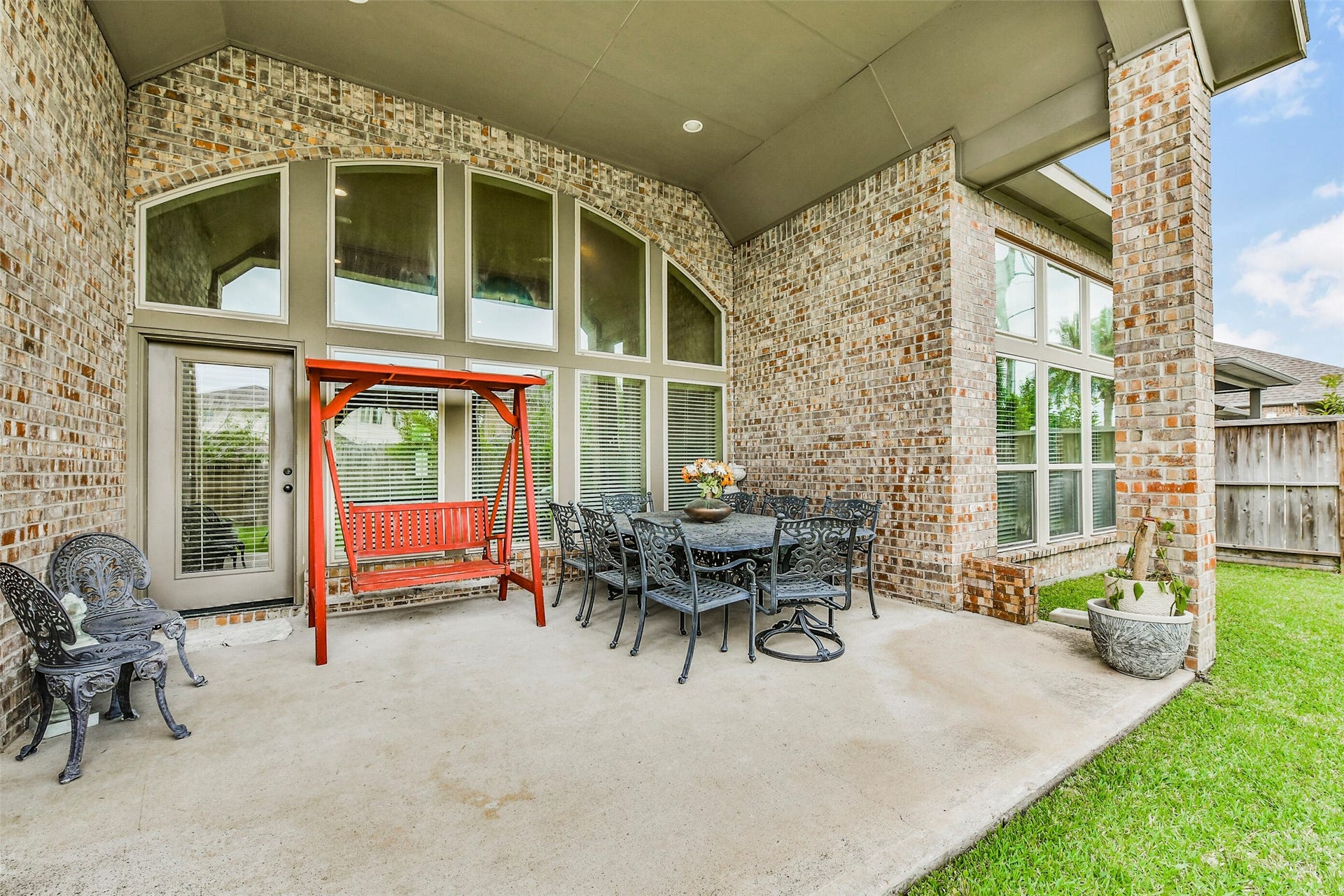 3011 Sunrise Run Lane, Pearland, TX 77584 Covered patio is perfect for those outdoor summer bbqs!