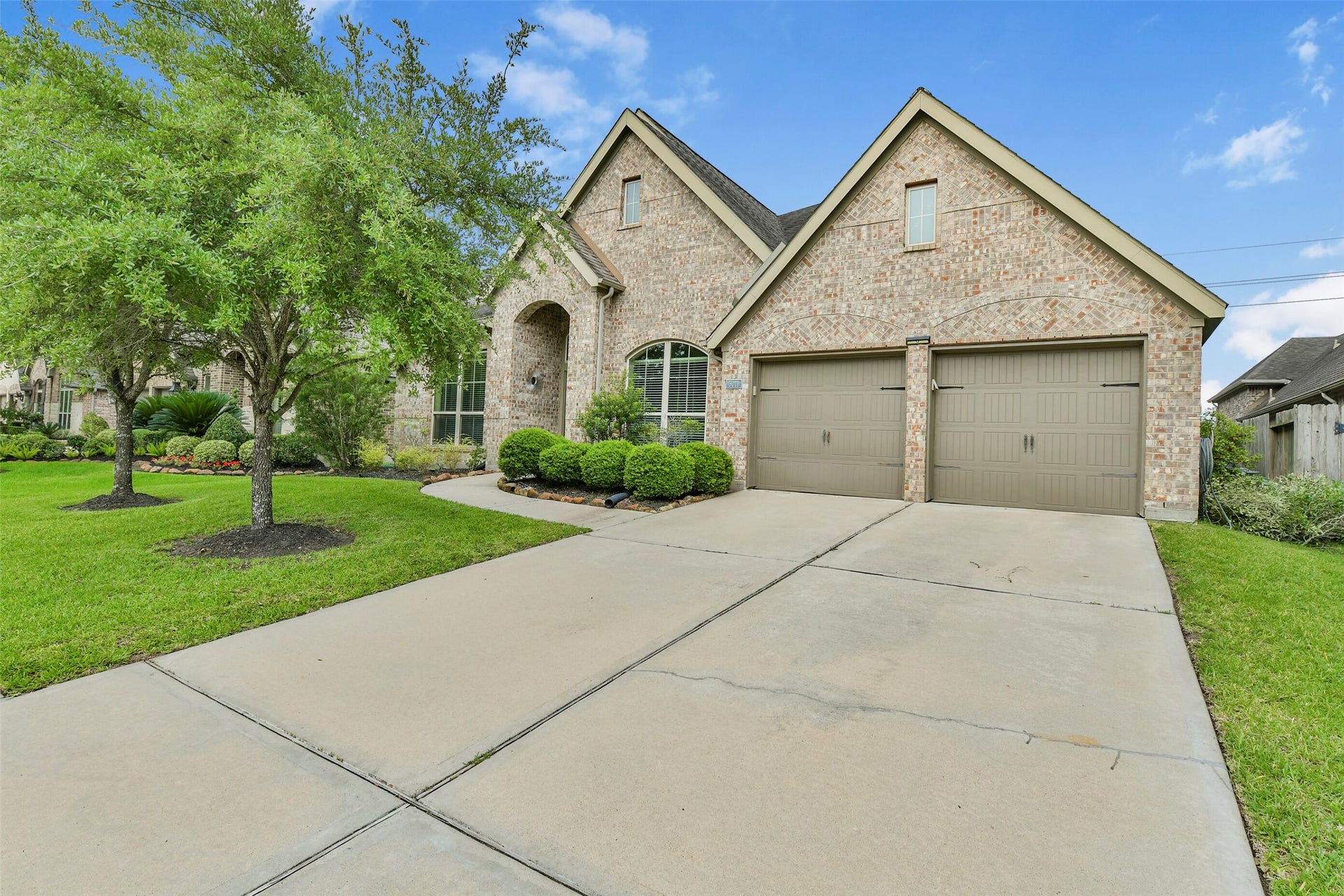 3011 Sunrise Run Lane, Pearland, TX 77584 This home is located on a quiet cul-de-sac street