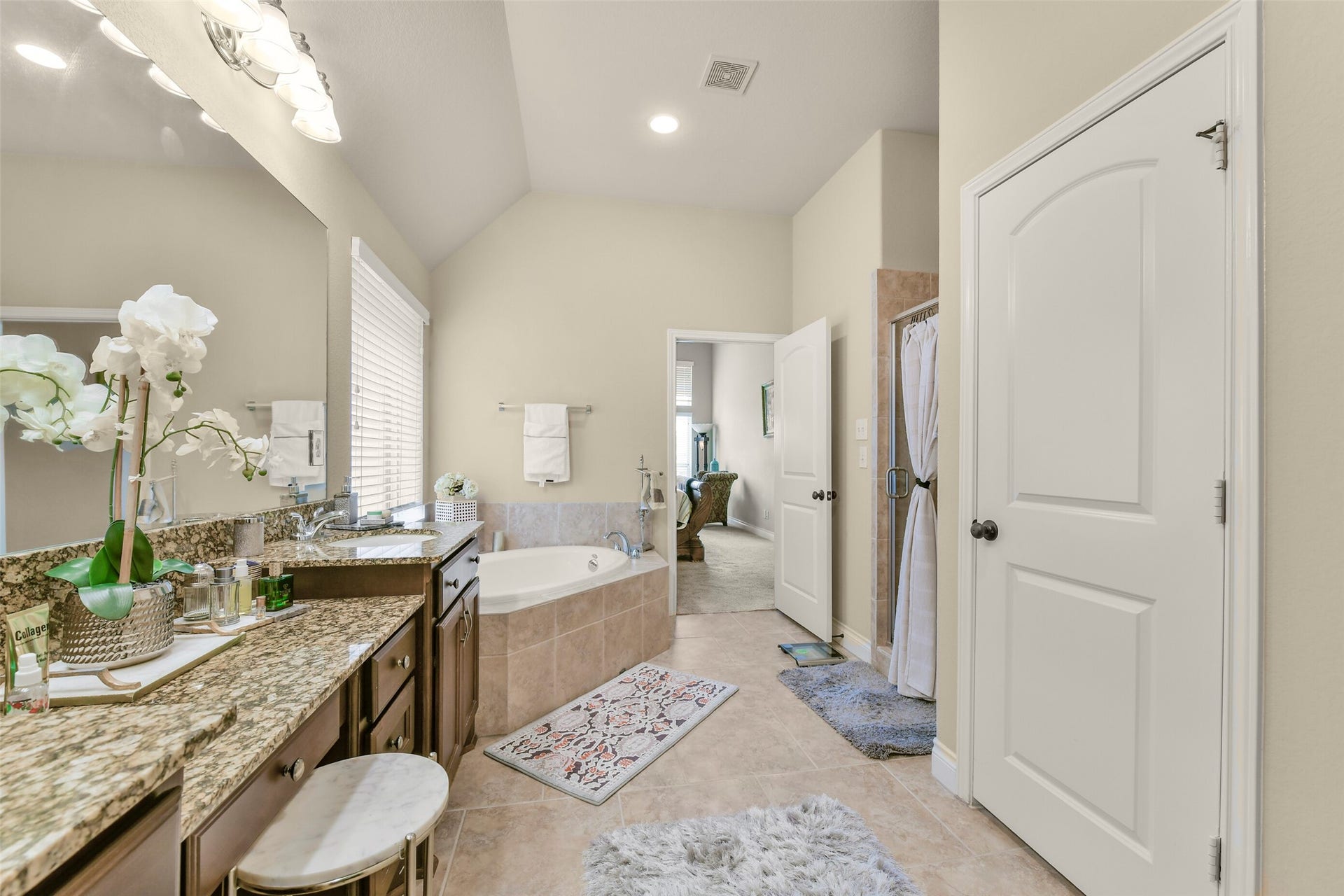 3011 Sunrise Run Lane, Pearland, TX 77584 Primary bathroom with double sinks and vanity